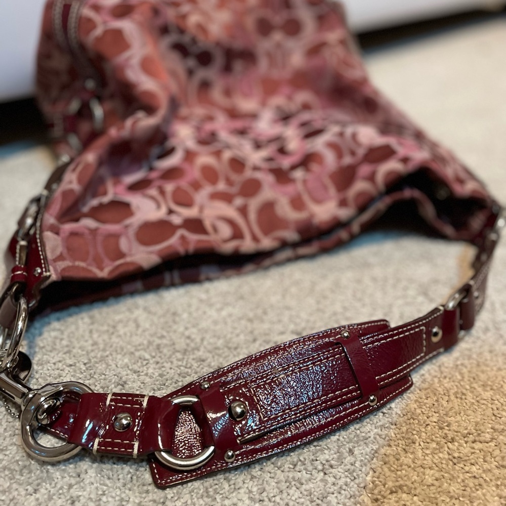 Women’s authentic Coach shoulder bag with patent leather strap and accents